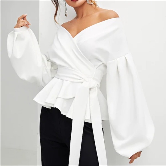 💐NWT Beautiful White Lantern Sleeve Peplum Blouse - Picture 2 of 8